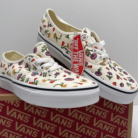 Vans WMNS Authentic Poppy Floral Cream
VN0A5JMPCRM Sneakers - Picture 4 of 16